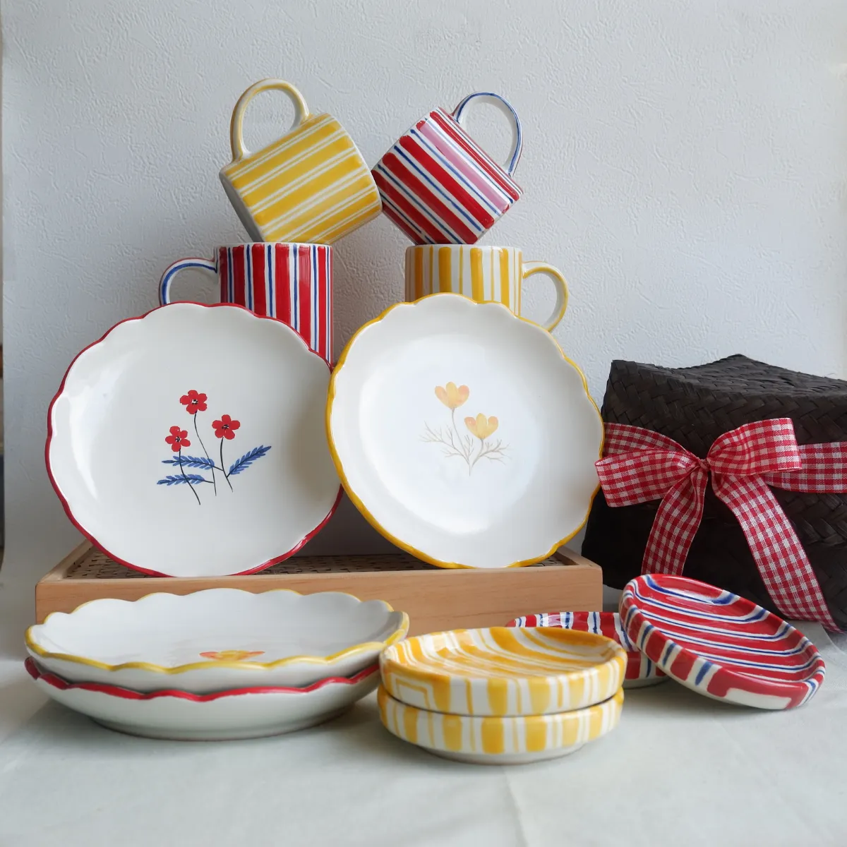 Poppy Plate & Mug set of 4-2 Hampers Poppy Plate & Mug set of 4